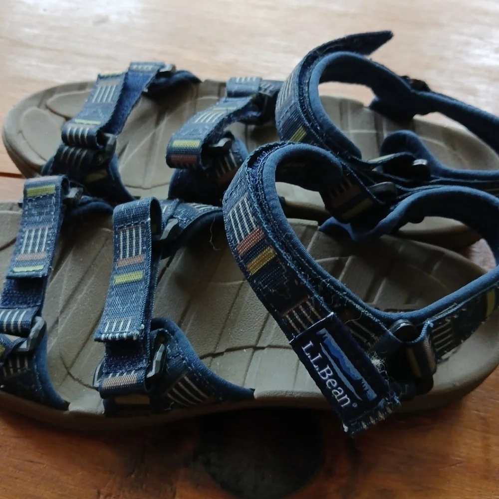 LL Bean Kids Size 2 Sandals Blue Aztec
